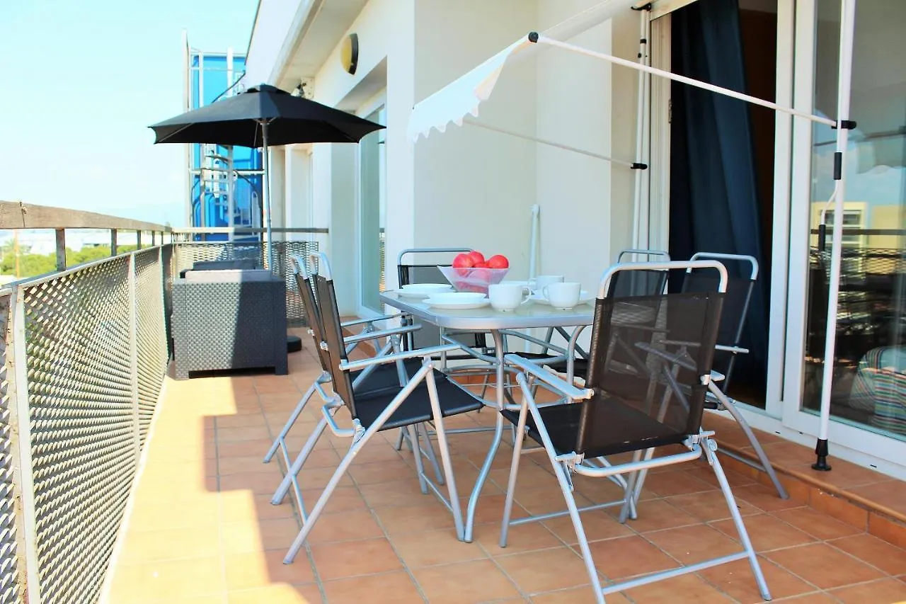 B. Marine Holidays Apartamento Rosas